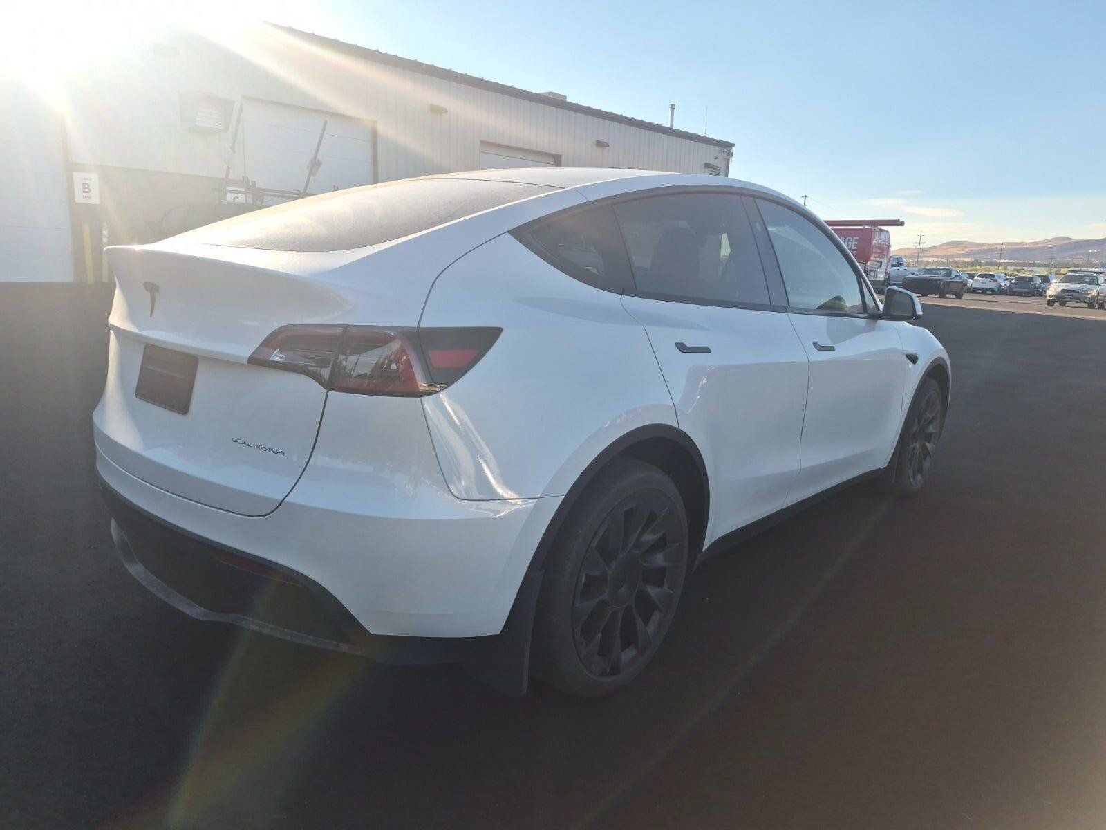 Used 2023 Tesla Model Y Long Range AWD/4WD image 3