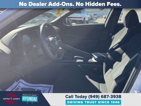 Certified 2025 Hyundai Elantra Sport image 17