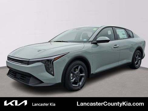 New 2025 Kia K4 LXS image 1