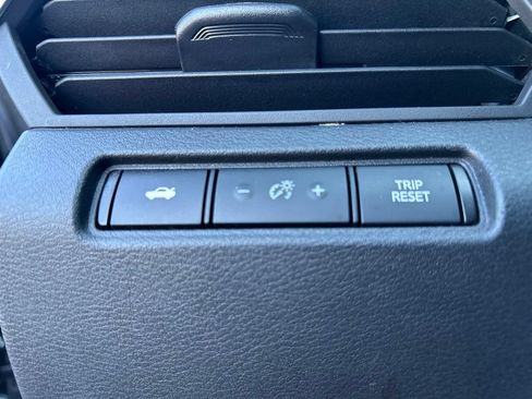 Used 2022 Nissan Altima 2.5 SR w/ Midnight Edition Package FWD image 18
