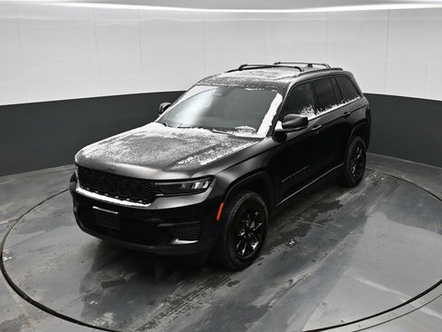 Used 2024 Jeep Grand Cherokee Altitude image 23