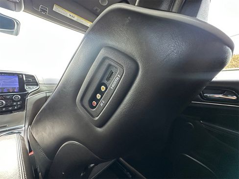 Used 2019 Jeep Grand Cherokee Overland image 36