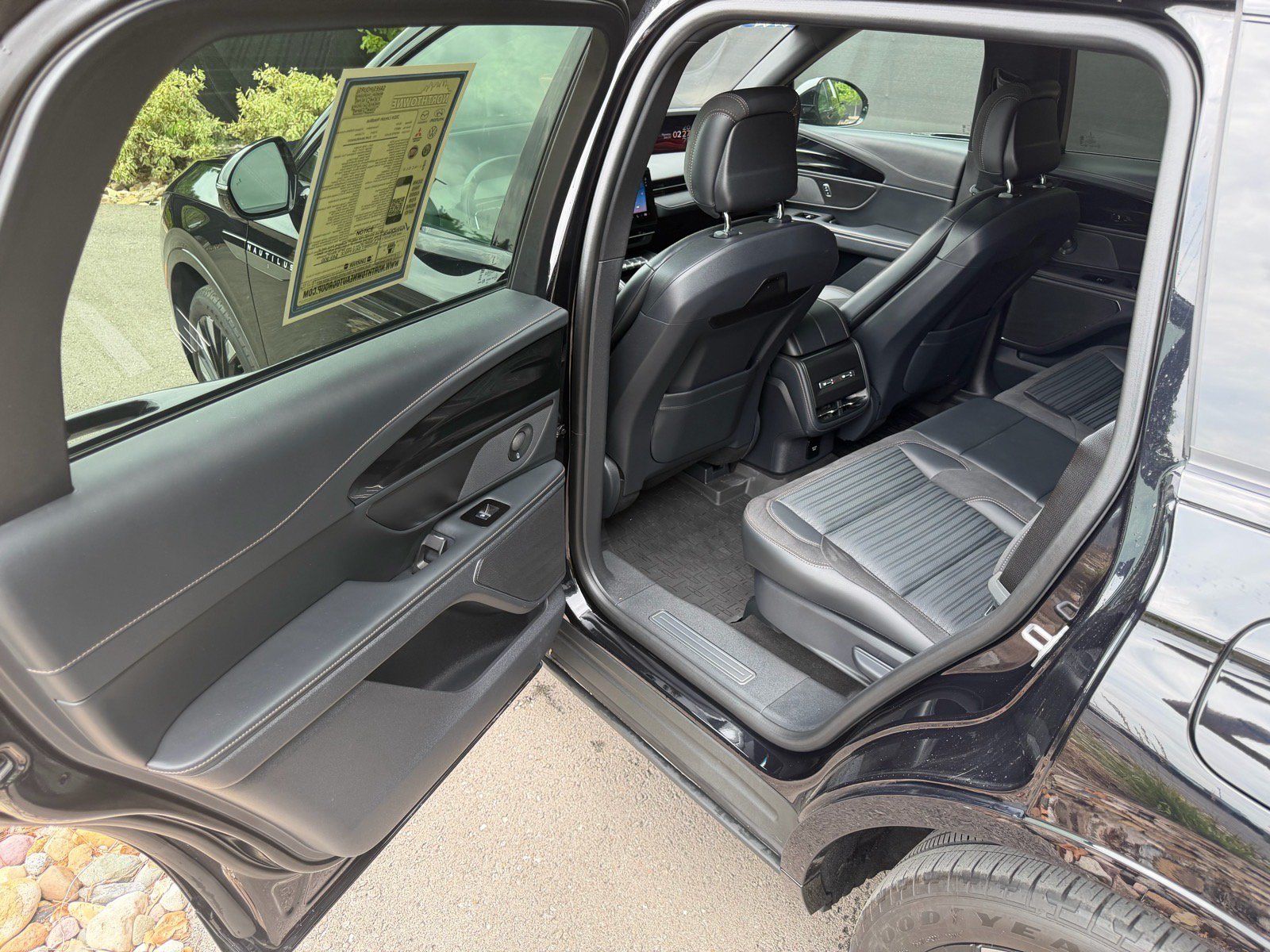 Used 2024 Lincoln Nautilus Reserve w/ Equipment Group 202A AWD/4WD image 19