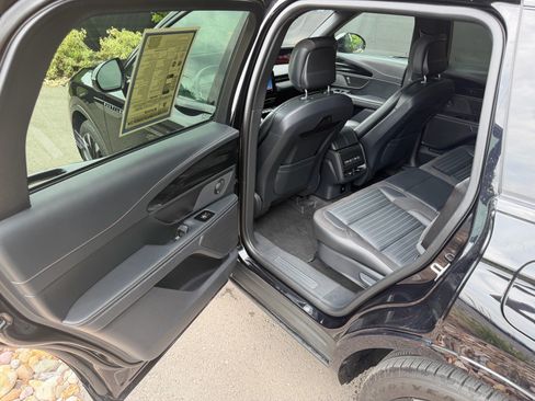 Used 2024 Lincoln Nautilus Reserve w/ Equipment Group 202A AWD/4WD image 19
