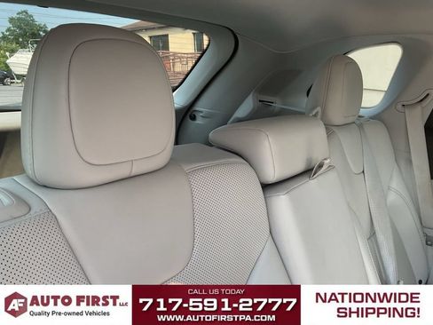 Used 2019 Jeep Cherokee Limited w/ Technology Group FWD image 16