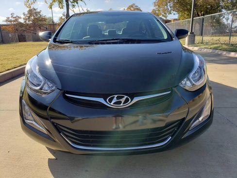 Used 2014 Hyundai Elantra SE w/ Option Group 02 FWD image 2