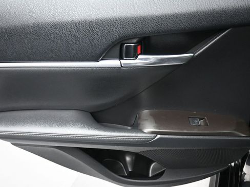 Used 2022 Toyota Camry XSE image 30