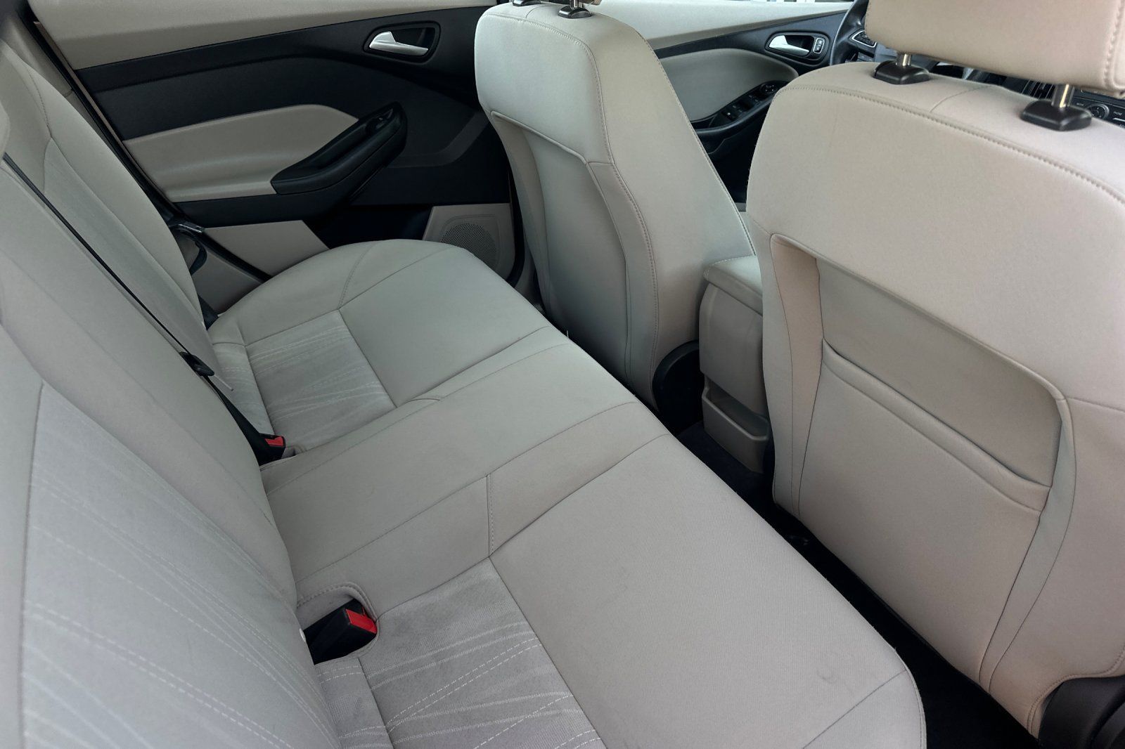 Used 2018 Ford Focus SE FWD image 17