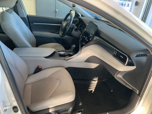 Used 2022 Toyota Camry XSE w/ Cold Weather Package FWD image 18