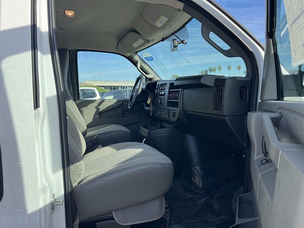New 2026 GMC Savana 2500 w/ Driver Convenience Package RWD image 21