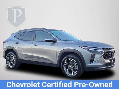 Certified 2025 Chevrolet Trax LT image 2