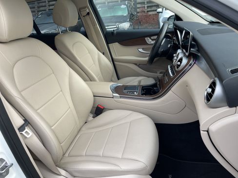 Certified 2021 Mercedes-Benz GLC 300 4MATIC image 51