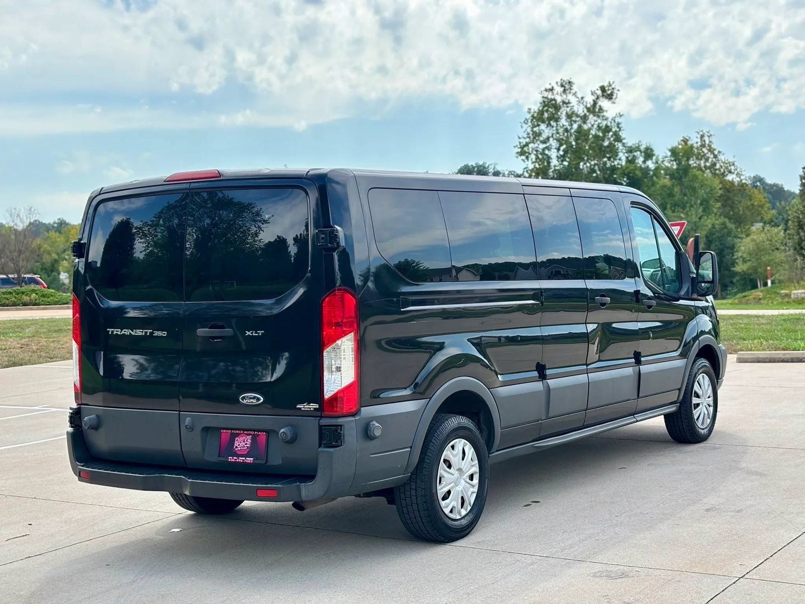 Used 2016 Ford Transit 350 XLT RWD image 6