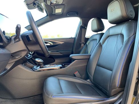 Used 2025 Buick Envista Sport Touring image 24