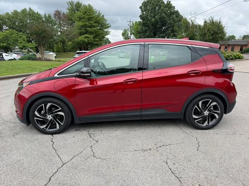 Used 2022 Chevrolet Bolt LT w/ Infotainment Package FWD image 7