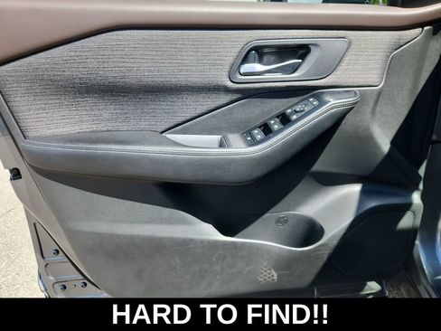 Used 2023 Nissan Rogue SV AWD/4WD image 12