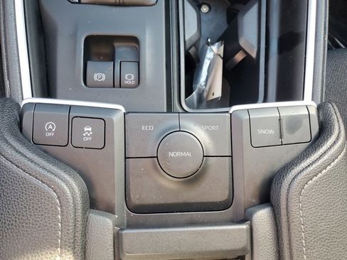 Used 2025 Toyota Grand Highlander LE image 32