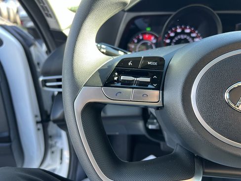 Used 2023 Hyundai Elantra SEL image 19