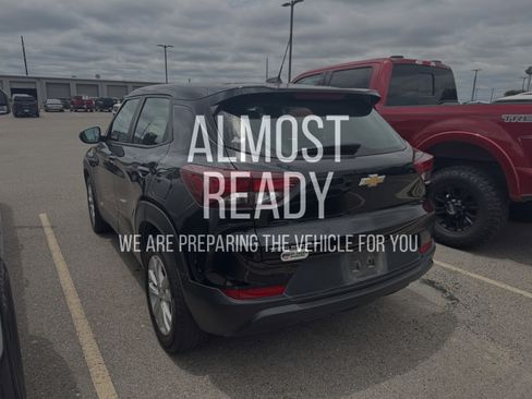 Used 2023 Chevrolet TrailBlazer LS FWD image 3
