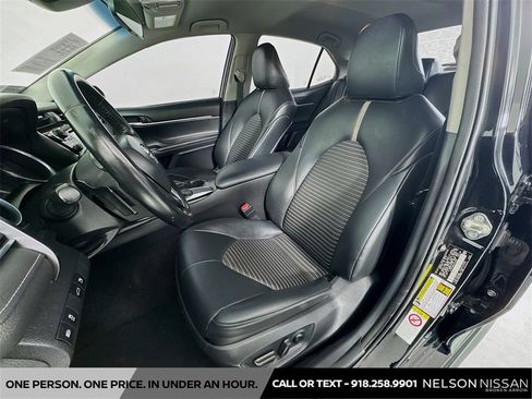 Used 2018 Toyota Camry L image 19