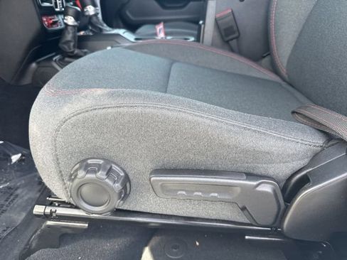 Used 2025 Jeep Wrangler Unlimited Rubicon AWD/4WD image 16