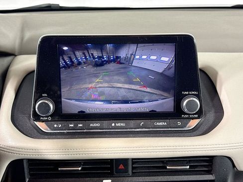 Used 2023 Nissan Rogue SV image 11