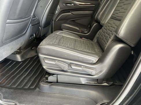 Used 2022 Cadillac Escalade ESV Sport Platinum w/ LPO, ONYX Package AWD/4WD image 27