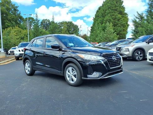 New 2025 Nissan Kicks Play S image 1