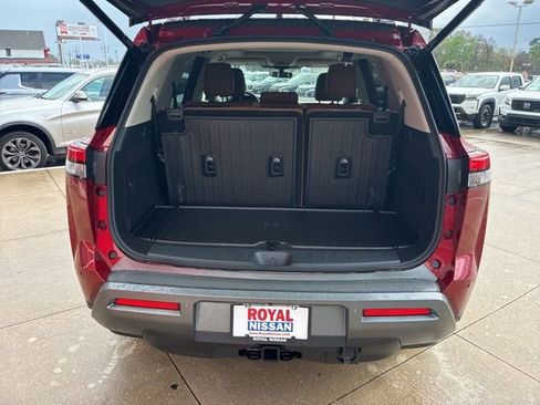 New 2026 Nissan Pathfinder Platinum w/ Cargo Package FWD image 6