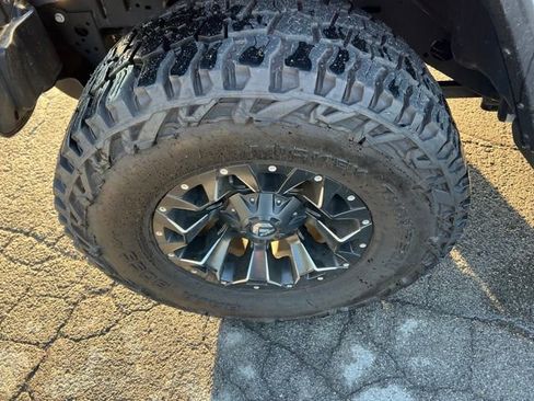Used 2025 Jeep Gladiator Sport AWD/4WD image 8