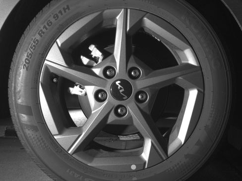 Used 2025 Kia K4 FWD image 15