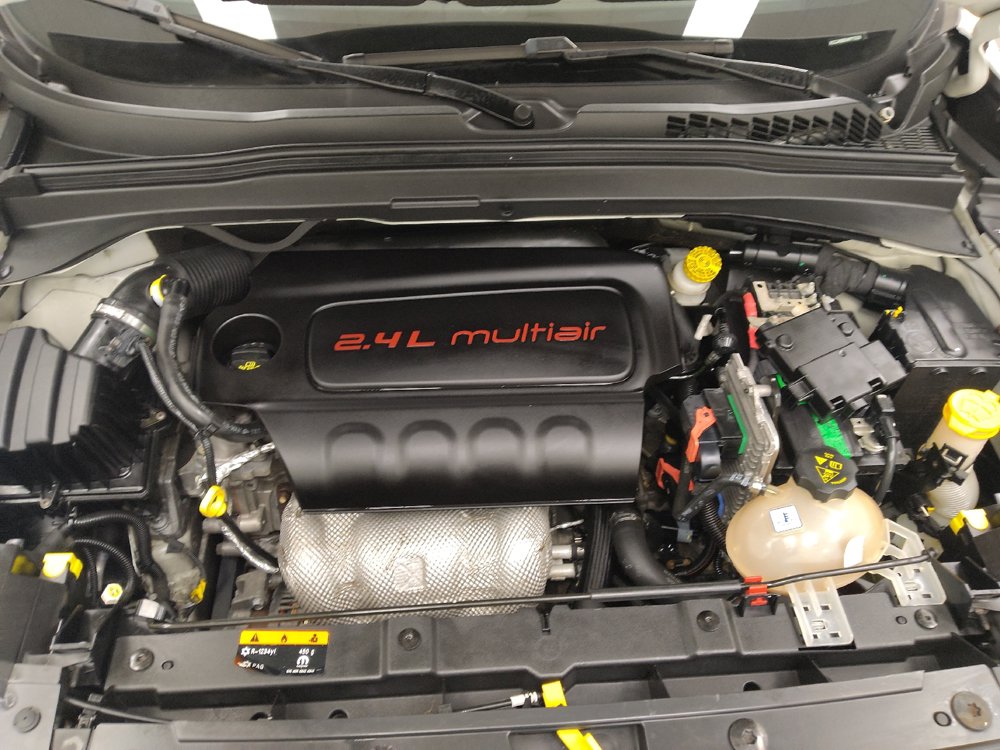 Used 2017 Jeep Renegade Latitude FWD image 31