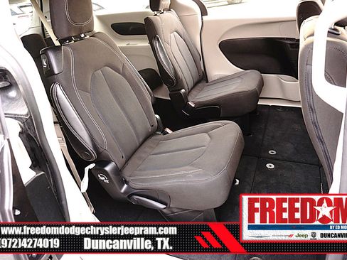 Used 2023 Chrysler Voyager LX image 18