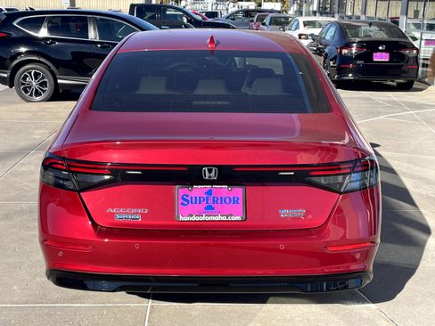 Used 2024 Honda Accord Touring image 3