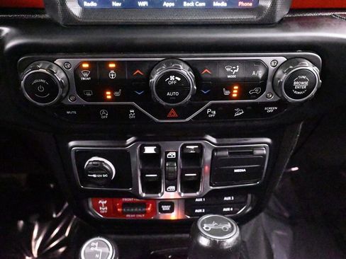 Used 2019 Jeep Wrangler Unlimited Rubicon AWD/4WD image 32