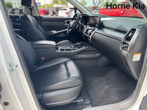 Certified 2022 Kia Sorento EX w/ Panoramic Sunroof Package AWD/4WD image 23