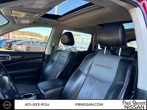 Used 2020 Nissan Pathfinder SL image 20