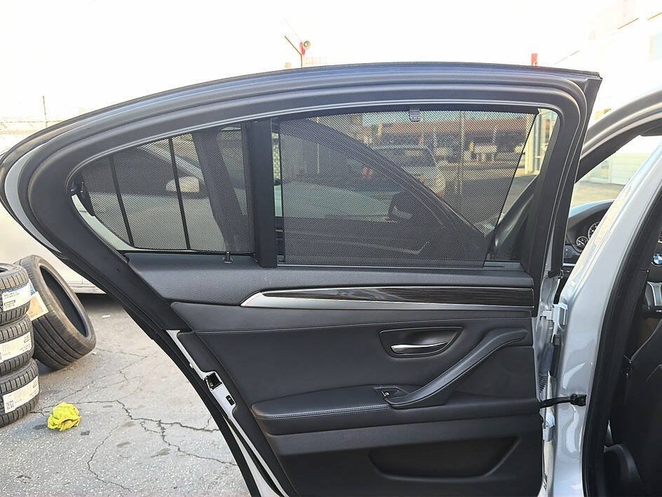 Used 2015 BMW 550i Sedan RWD image 23