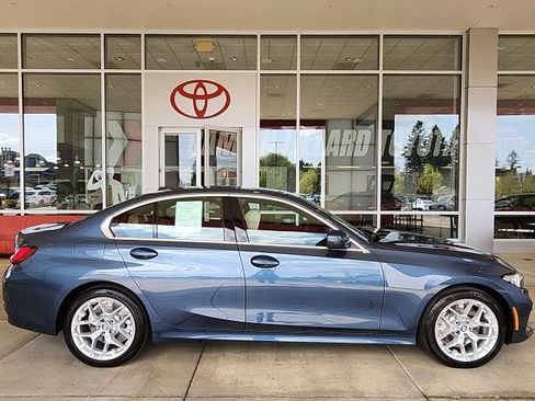 Used 2025 BMW 330i xDrive Sedan w/ Premium Package AWD/4WD image 3