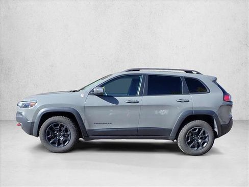 Used 2019 Jeep Cherokee Trailhawk AWD/4WD image 2