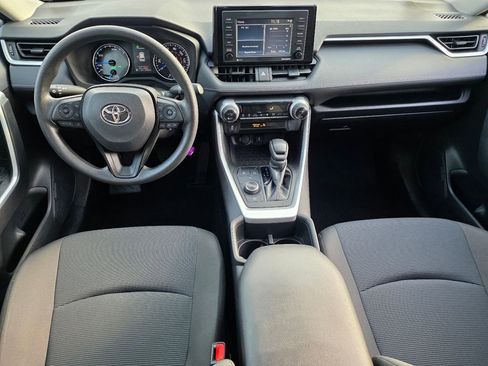 Used 2022 Toyota RAV4 LE image 11