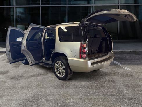 Used 2010 GMC Yukon Denali AWD/4WD image 10