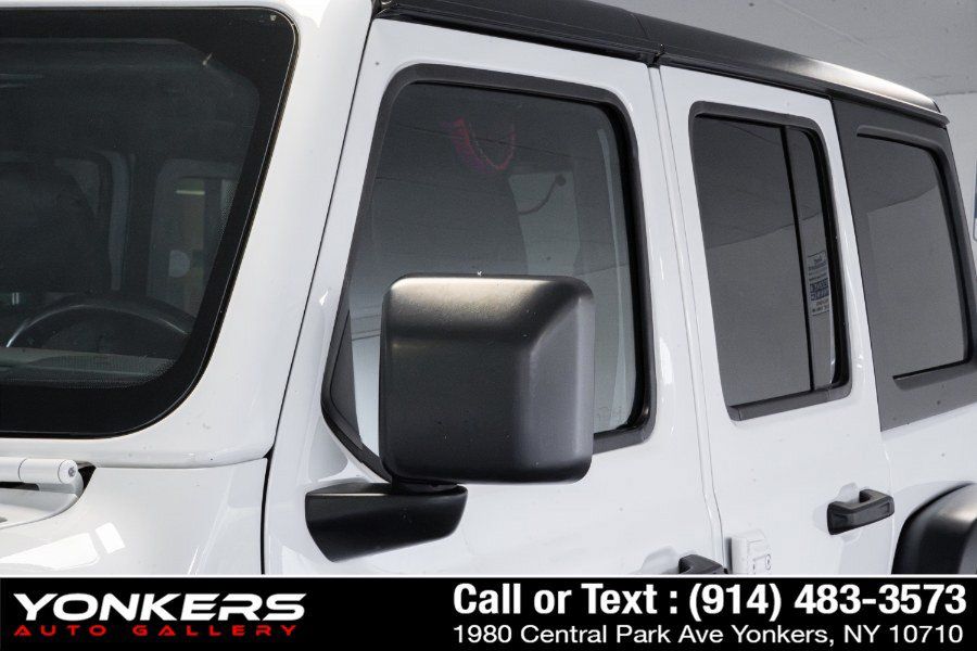 Used 2023 Jeep Wrangler Unlimited Rubicon w/ LED Lighting Group AWD/4WD image 11