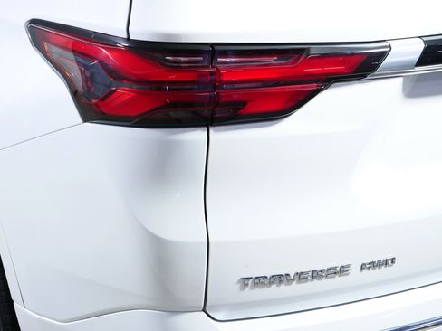 Used 2023 Chevrolet Traverse Premier AWD/4WD image 17