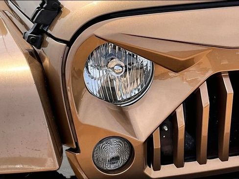 Used 2015 Jeep Wrangler Unlimited Sahara w/ Mopar Chrome Edition Group AWD/4WD image 29