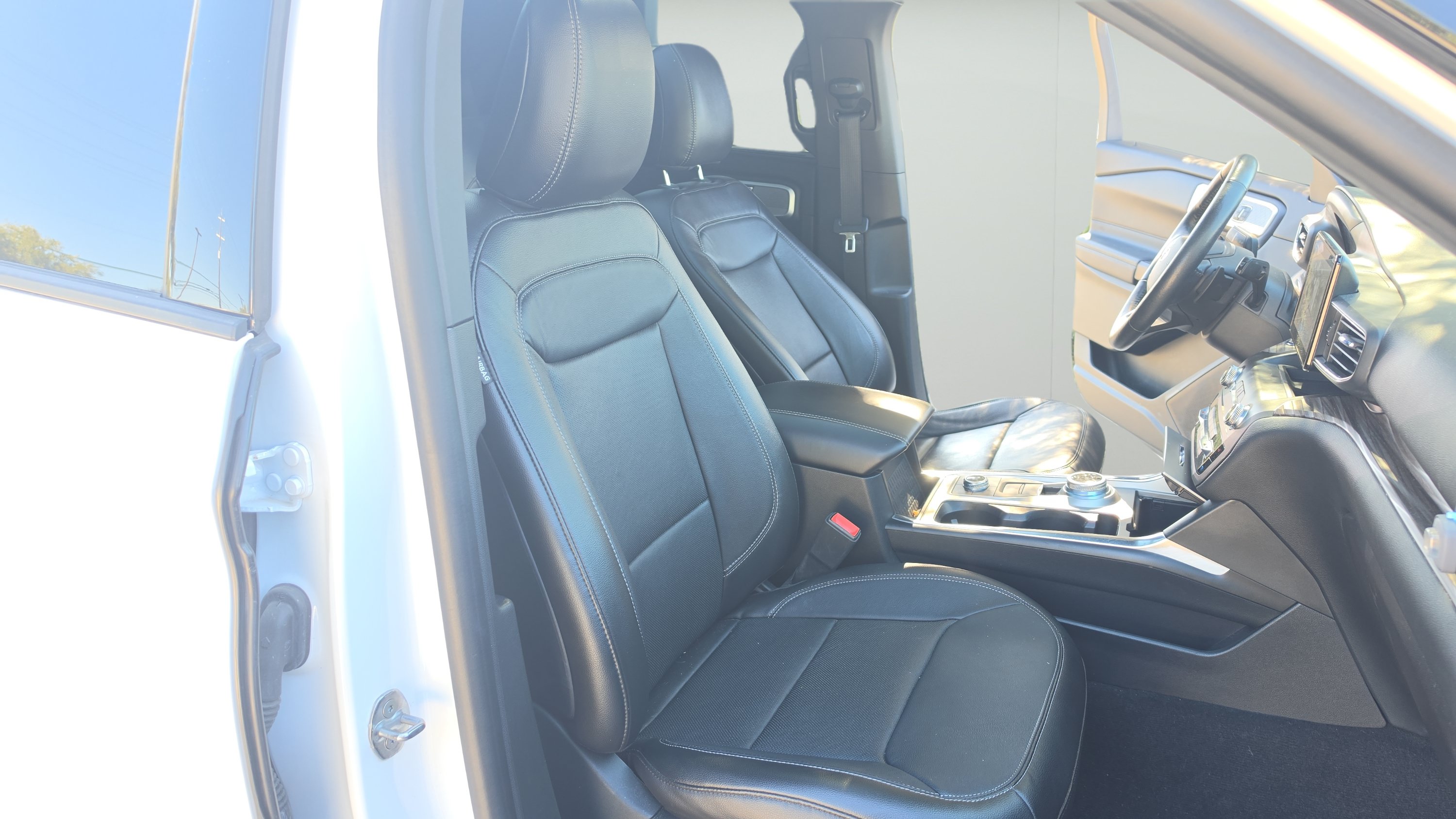 Used 2020 Ford Explorer Limited AWD/4WD image 25
