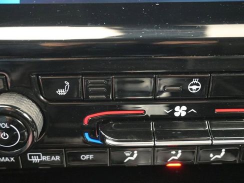 Used 2023 Jeep Grand Cherokee Limited image 19