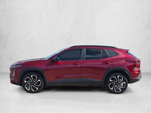Used 2025 Chevrolet Trax RS FWD image 8