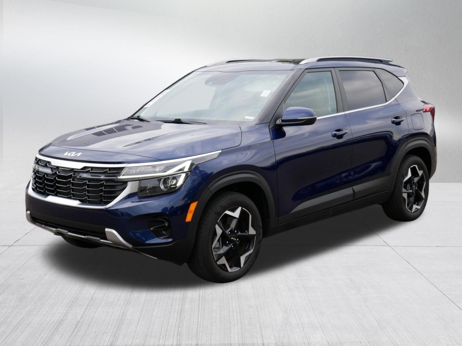 Used 2024 Kia Seltos EX AWD/4WD image 3