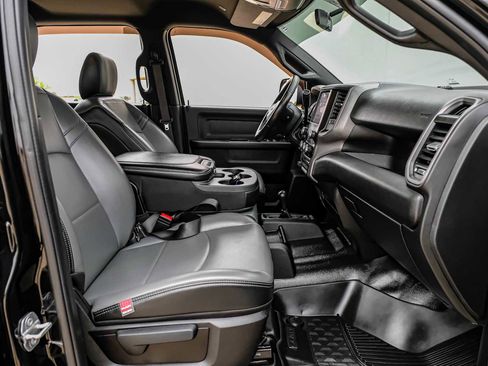 Used 2022 RAM 5500 Tradesman w/ Chrome Appearance Group image 31